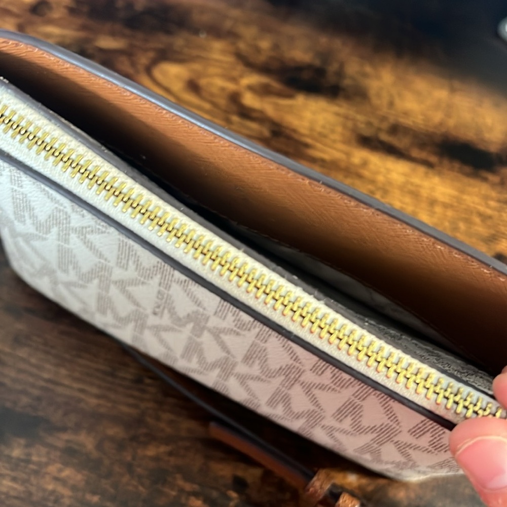 Michael Kors White Crossbody Purse - Picture 5 of 6